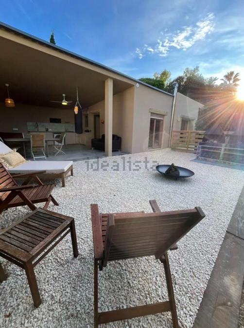 Ferienhaus Stylish & Idyllic With Private Garden 5 Min Walking From South In Gava Mar Barcelona