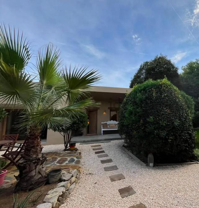 Ferienhaus Stylish & Idyllic With Private Garden 5 Min Walking From South In Gava Mar