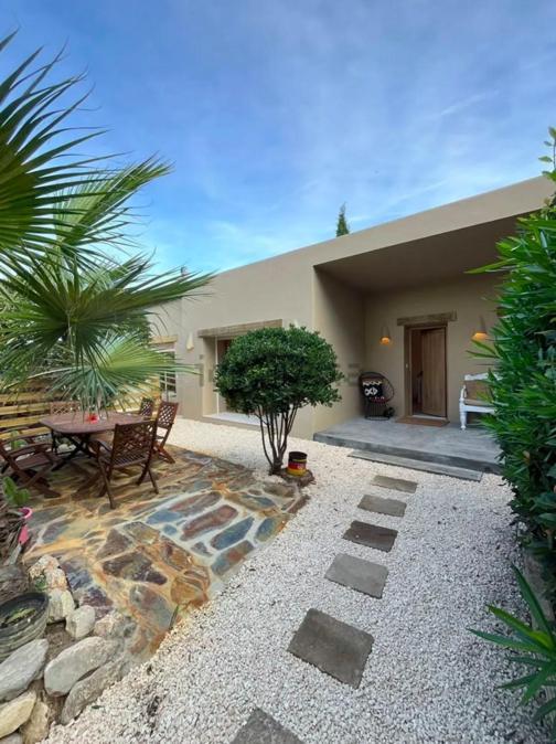 Ferienhaus Stylish & Idyllic With Private Garden 5 Min Walking From South In Gava Mar Barcelona